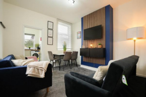 Myrtle House - Spacious 4 Bed, FREE Parking & Close to the City Centre, Great for Contractors, Groups & Families - Hosted by Stay Host Save